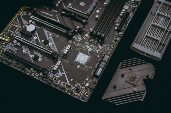 去掉風扇也叫“升級版”?微星MPG X570S EDGE MAX WIFI主機板圖賞 去掉風扇也叫“升級版”?微星MPG X570S EDGE MAX WIFI主機板圖賞