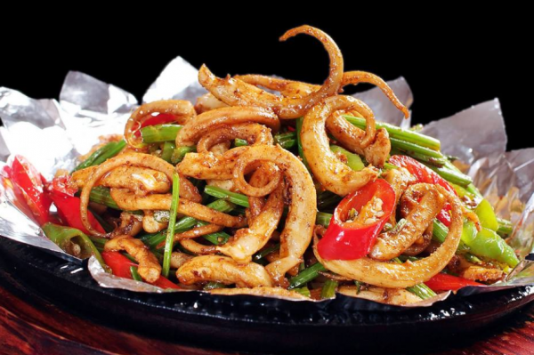 魷魚怎麼做好吃？爆炒魷魚的做法，簡單易學，一看就會