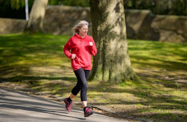 跑步不是膝蓋痠痛的原因，腹肌也不是瘦腰的代名詞 運動的五個誤區