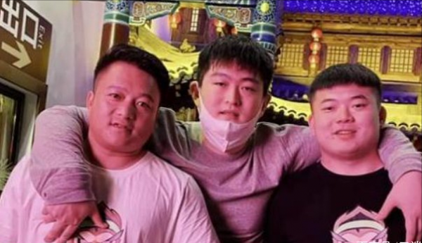 趙本山的兒子在直播中說自己的工資不到一萬元，你怎麼看？