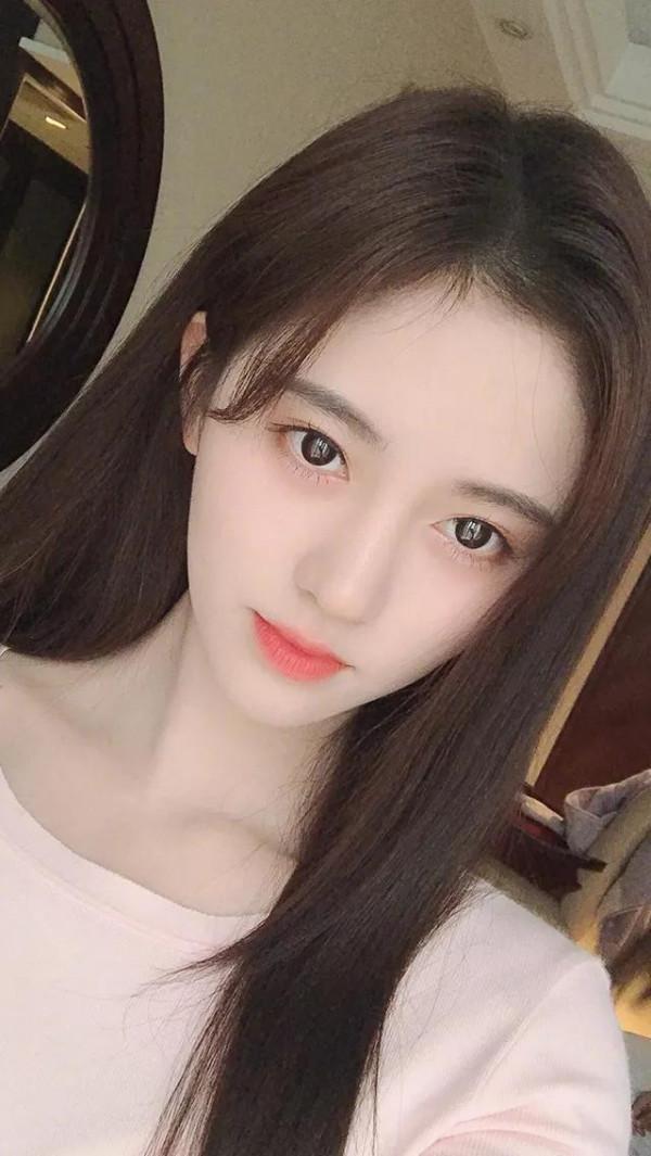 鞠婧禕美照一冊，欣賞