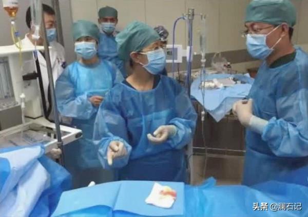 《埃博拉前線》的原型與人物,毛曉彤演的記者被殺,父子殉職非洲 《埃博拉前線》的原型與人物,毛曉彤演的記者被殺,父子殉職非洲