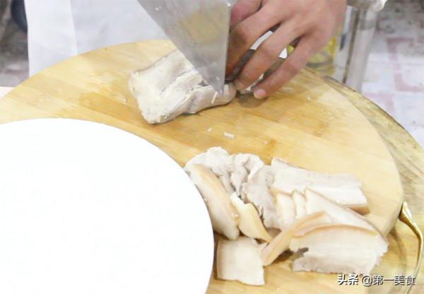 蒜蓉白肉怎麼做才好吃,料汁是關鍵,大廚分享飯店配方,蒜香十足 蒜蓉白肉怎麼做才好吃,料汁是關鍵,大廚分享飯店配方,蒜香十足