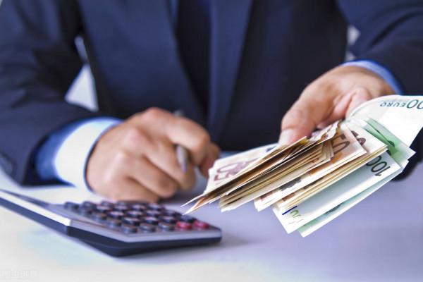 美國打壓限制中國，跨國公司陷入尷尬境地，在中美夾縫中生存