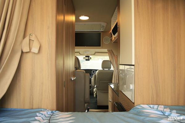 一家三口旅居首選B型房車！全車軟包功能完善！實拍金冠賓歌B500