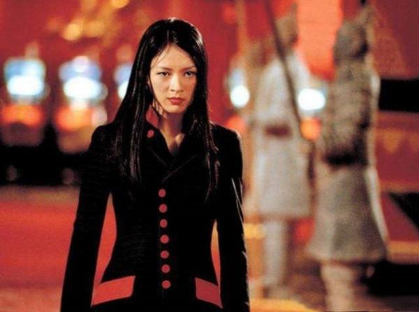 ";節儉影帝";周潤發:身價56億卻用二手機,腳踏15塊人字拖擠公交 ";節儉影帝";周潤發:身價56億卻用二手機,腳踏15塊人字拖擠公交