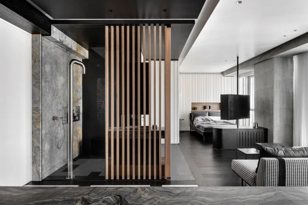 為了營造通透感，不僅拆除了隔牆，連臥室、淋浴間都沒有了隱私