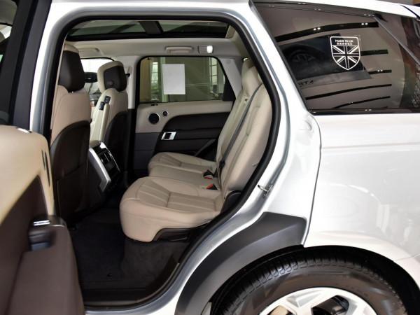 油耗降到2.7L，豪華進口大尺寸SUV，帶你看路虎攬勝運動版新能源