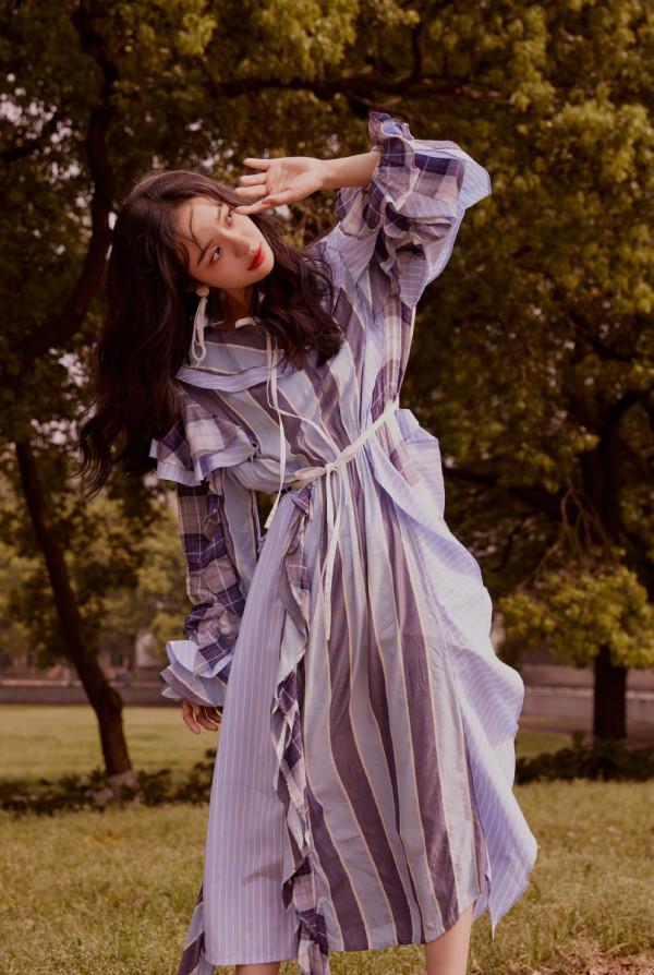 李莎旻子日常穿搭清麗可人 網友們覺得她顏值怎麼樣可評論關注轉發 李莎旻子日常穿搭清麗可人 網友們覺得她顏值怎麼樣可評論關注轉發