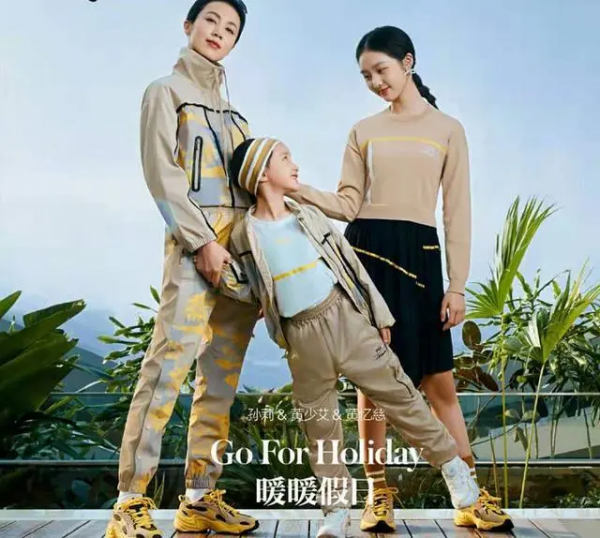 黃磊7歲小女兒顏值青出於藍！戴郵差帽靈氣逼人，比多多苦相臉美