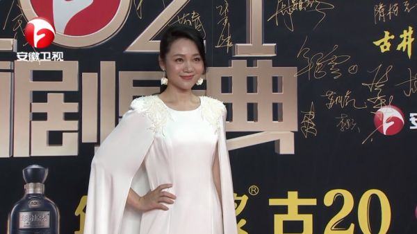 國劇盛典紅毯：劉濤僵硬假笑宋祖兒遲到黑臉，熱依扎讓人眼前一亮