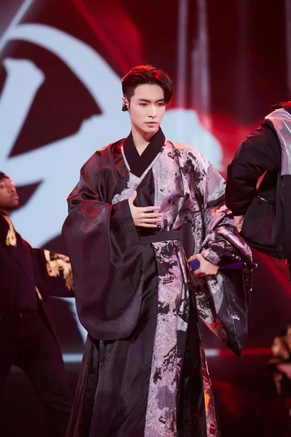 楊坤痛批華語樂壇倒退10年,有人稱好歌被寫完了,周杰倫實力打臉 楊坤痛批華語樂壇倒退10年,有人稱好歌被寫完了,周杰倫實力打臉