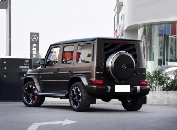 北京街頭偶遇300萬賓士大G,女副駕搖下車窗,眾人紛紛上去要簽名 北京街頭偶遇300萬賓士大G,女副駕搖下車窗,眾人紛紛上去要簽名