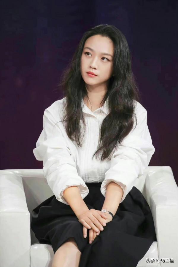 氣質就藏在極簡單品中!湯唯的白襯衫穿搭好優雅,高階感十足 氣質就藏在極簡單品中!湯唯的白襯衫穿搭好優雅,高階感十足