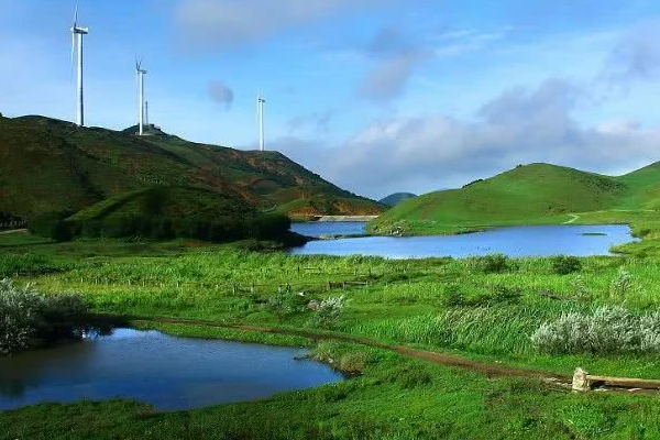 隱藏在湖南的大草原，被稱“北江之源的一滴眼淚”，距市區60公里