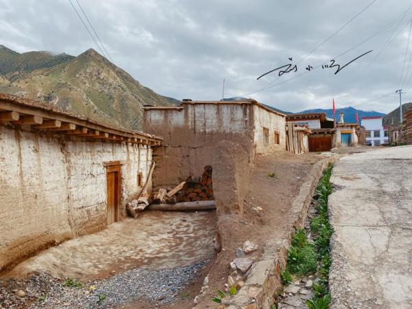 西藏昌都的小眾古鎮，還有一段古長城，知名度卻不高，遊客還不多