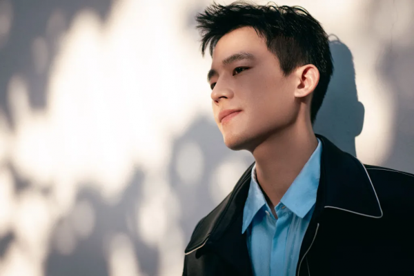 每日八卦：歐豪蹭趙麗穎熱度？鞠婧禕軋戲了？張萌畫大餅？