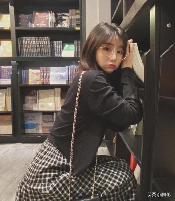 有種撩人於無形叫張大奕,染新發色宣示地位,笑容青春一臉無害 有種撩人於無形叫張大奕,染新發色宣示地位,笑容青春一臉無害