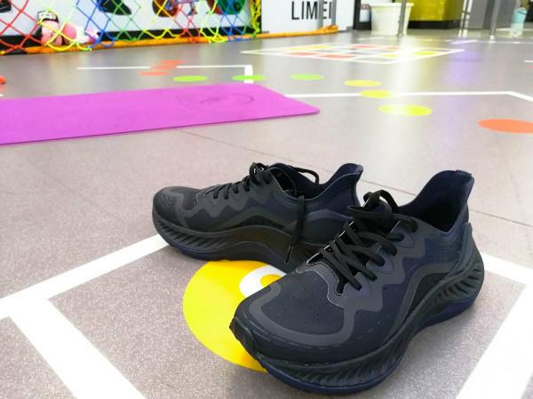 跑跳隨心，運動隨行，最懂我的運動好鞋--日常元素超臨界碳板鞋