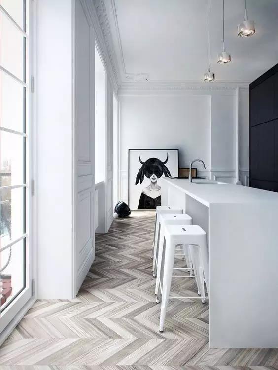 看膩了千篇一律的常規木地板，不如試試人字拼