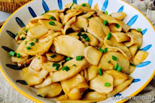 香辣過癮超下飯：蠔油杏鮑菇，清炒蘆筍赤松茸，青椒炒魔芋豆腐