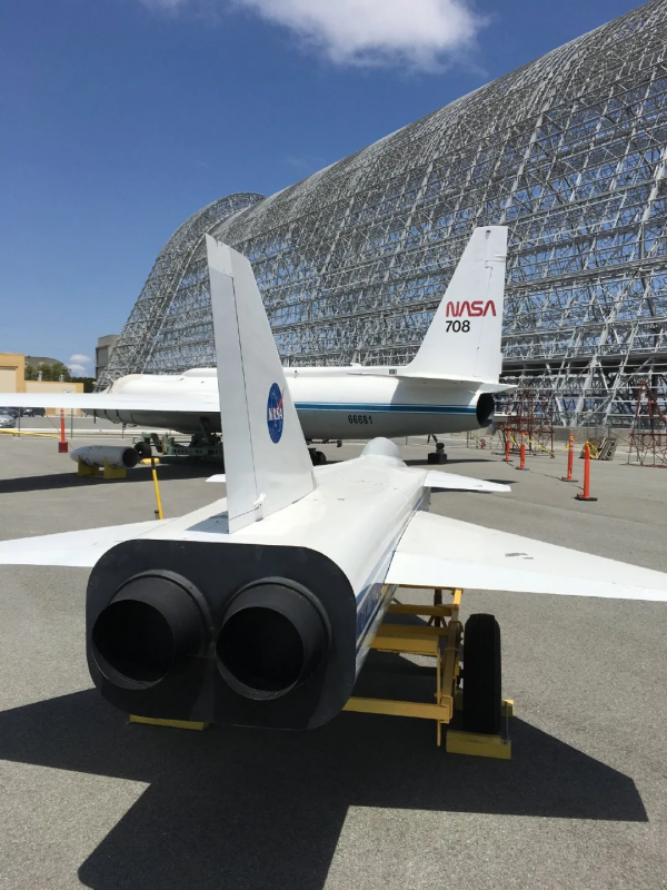 美國B-2隱身轟炸機駕駛艙裡出現“女式內衣”?丨圖說軍事 美國B-2隱身轟炸機駕駛艙裡出現“女式內衣”?丨圖說軍事