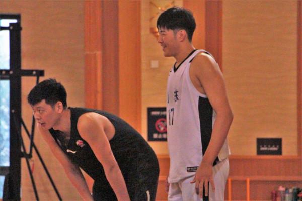 贏球夜徐長鎖嘗試新人，馬鑫鑫千呼萬喚再登場，失良機仍值得鼓勵