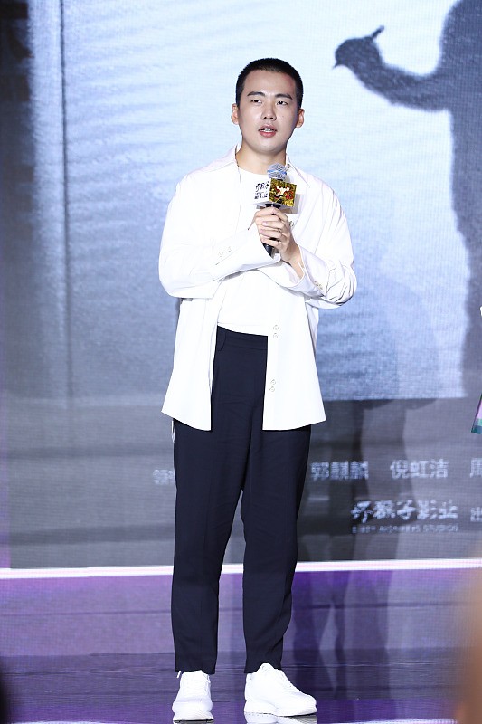 郭麒麟新造型好“失敗”,剪寸頭真要慎重,少年感穿搭都難拯救 郭麒麟新造型好“失敗”,剪寸頭真要慎重,少年感穿搭都難拯救