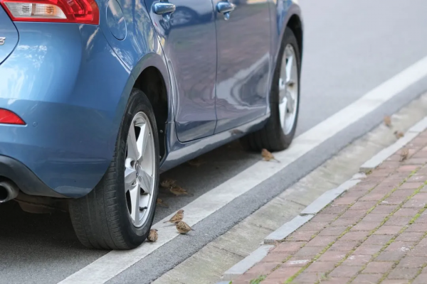 二手沃爾沃 V40：十萬級的品質代步車，安全又省心