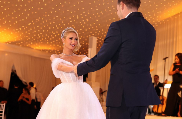 40歲希爾頓的世紀婚禮讓人開眼界!換了4套婚紗太奢華,美如公主 40歲希爾頓的世紀婚禮讓人開眼界!換了4套婚紗太奢華,美如公主