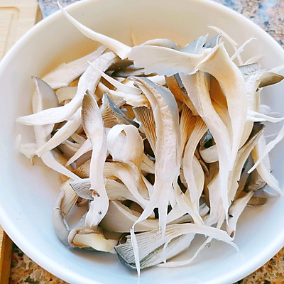 從小吃幹炸鮮蘑長大的我,誰敢說我這做法不正宗 從小吃幹炸鮮蘑長大的我,誰敢說我這做法不正宗