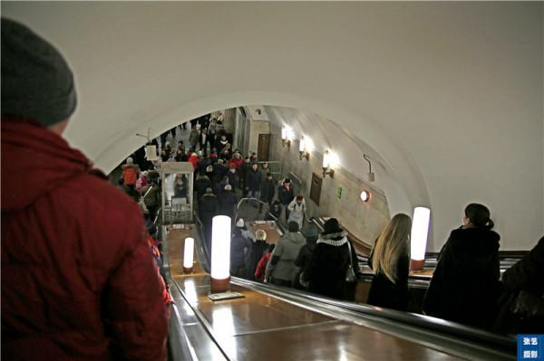 俄羅斯莫斯科旅行，不要錯過參觀宮殿般令人驚豔的地鐵