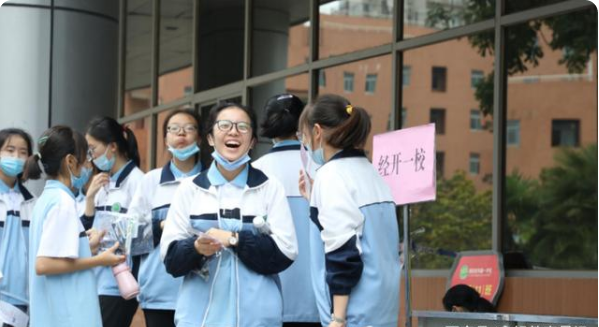 取消了“重點班”,學校又出現個分層作業,舉動引家長強烈反對 取消了“重點班”,學校又出現個分層作業,舉動引家長強烈反對