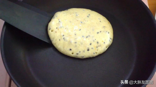 不要烤箱，不用揉麵，自制桂花芝麻熱鬆餅，香味絕了