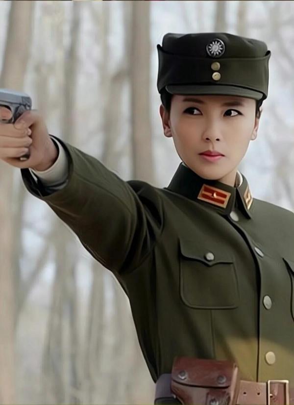 女星軍裝制服照：李沁、楊冪、楊紫你get到誰了？