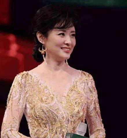周濤：成熟大氣，溫柔端莊，有著中國女性的古典美