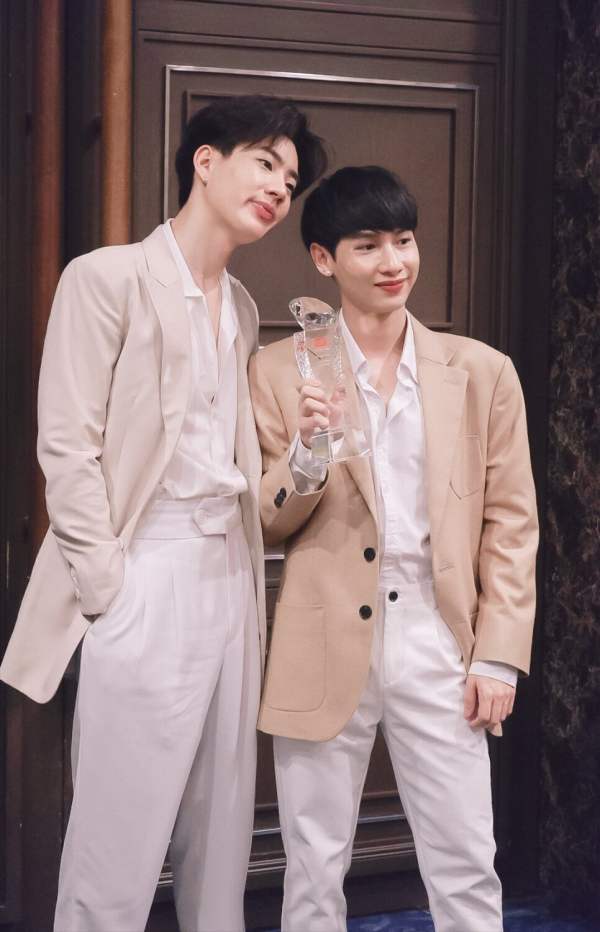 「多圖預警」OffGun般配的情侶裝：OG著名時尚夫夫