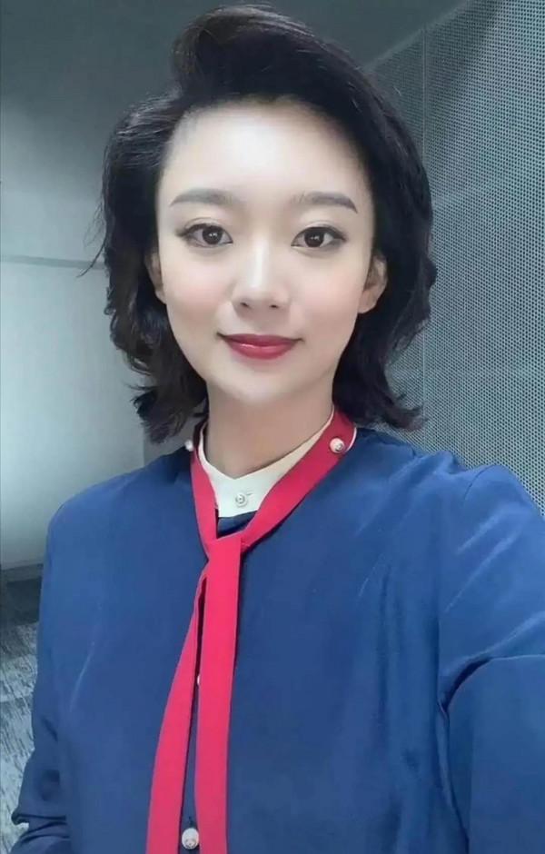 央視最美主持人之一李七月美照 央視最美主持人之一李七月美照