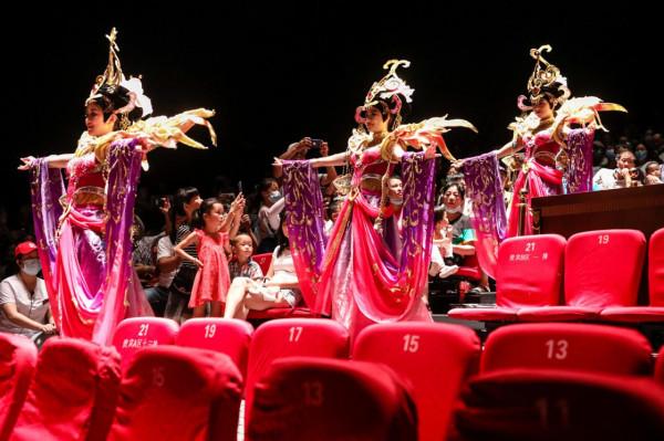 暑假，帶娃來桂林千古情放肆撒野，看精彩演出，重返侏羅紀