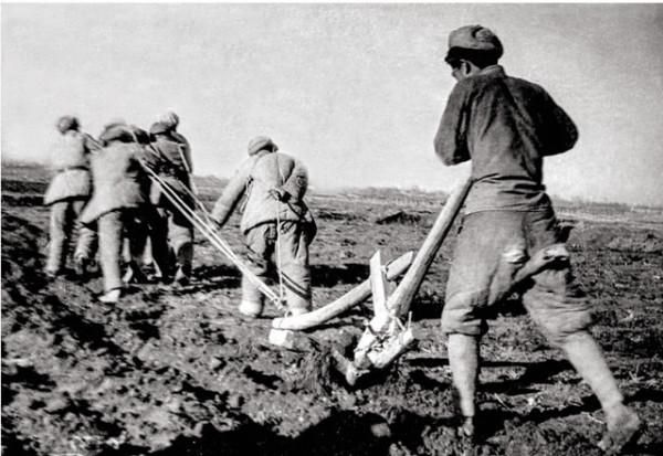 1954年,毛主席為什麼要決策成立新疆生產建設兵團? 1954年,毛主席為什麼要決策成立新疆生產建設兵團?