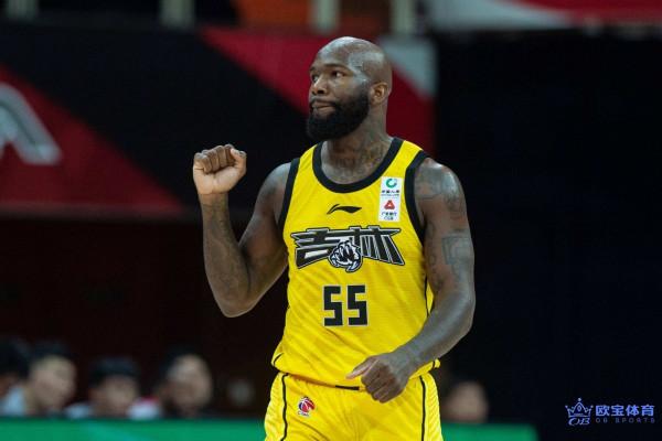 吉林男籃惹惱瓊斯；錫伯杜公然袒護愛徒蘭德爾