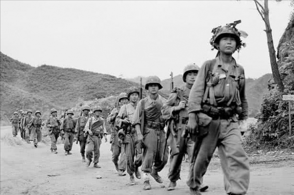 抗美援朝中,我軍偽裝成韓國人,荷蘭人傻了:你們怎麼打自己人? 抗美援朝中,我軍偽裝成韓國人,荷蘭人傻了:你們怎麼打自己人?