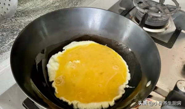春季，碰見這菜多買點，搭配雞蛋是絕配，解饞味道好，太香了