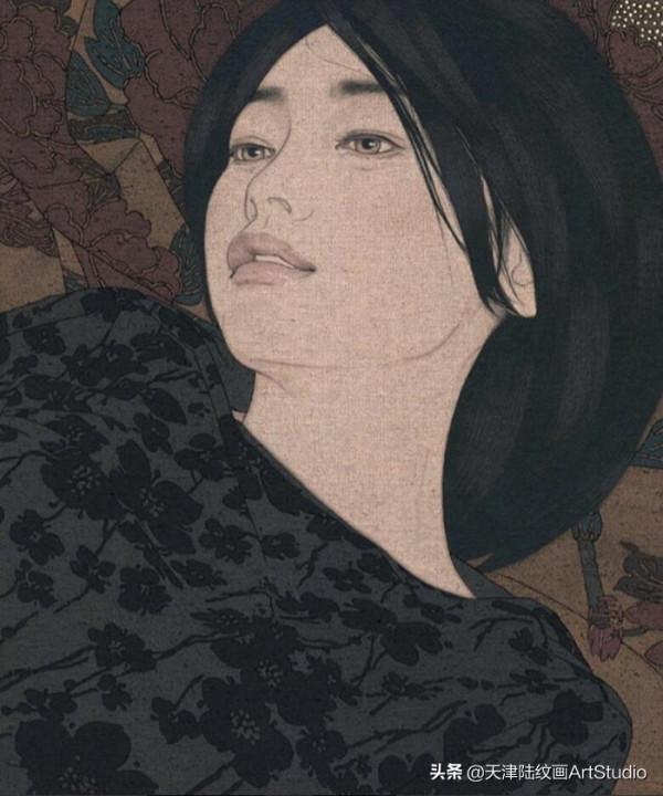 低調內斂的高階灰配色 舒適淡雅柔和 唯美的藝術畫作真好看