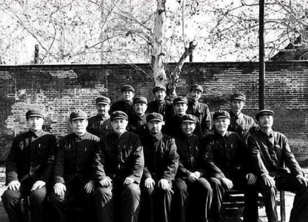 1949年解放軍抓獲一潛伏進寺廟的特務，其淡然道：老衲是出家人