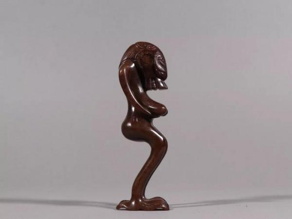 舊藏 高古玉人身獸首雕件。規格：高13cm 寬3.8cm 重152.1g