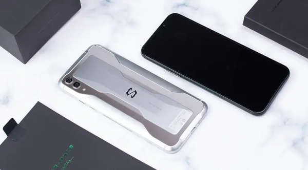 風雨裡“吃雞”等你，你需要一份懷舊手機清單