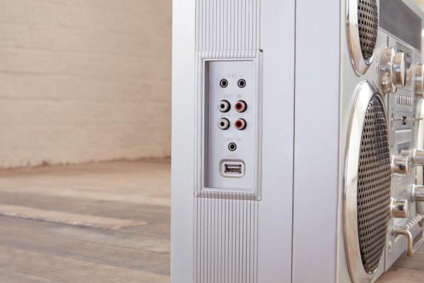 80年代行動式音響,帶盒式磁帶、CD、收音機、USB 、藍芽 80年代行動式音響,帶盒式磁帶、CD、收音機、USB 、藍芽