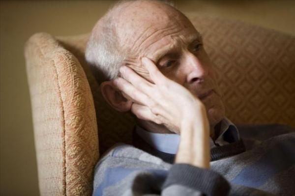 老了怕痴呆？提醒：40歲之後，儘量避免這2個飲食習慣