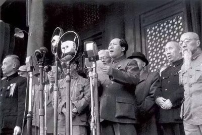 開國大典結束後,毛澤東毫無睡意,說完這一段話後,湧出了淚花 開國大典結束後,毛澤東毫無睡意,說完這一段話後,湧出了淚花